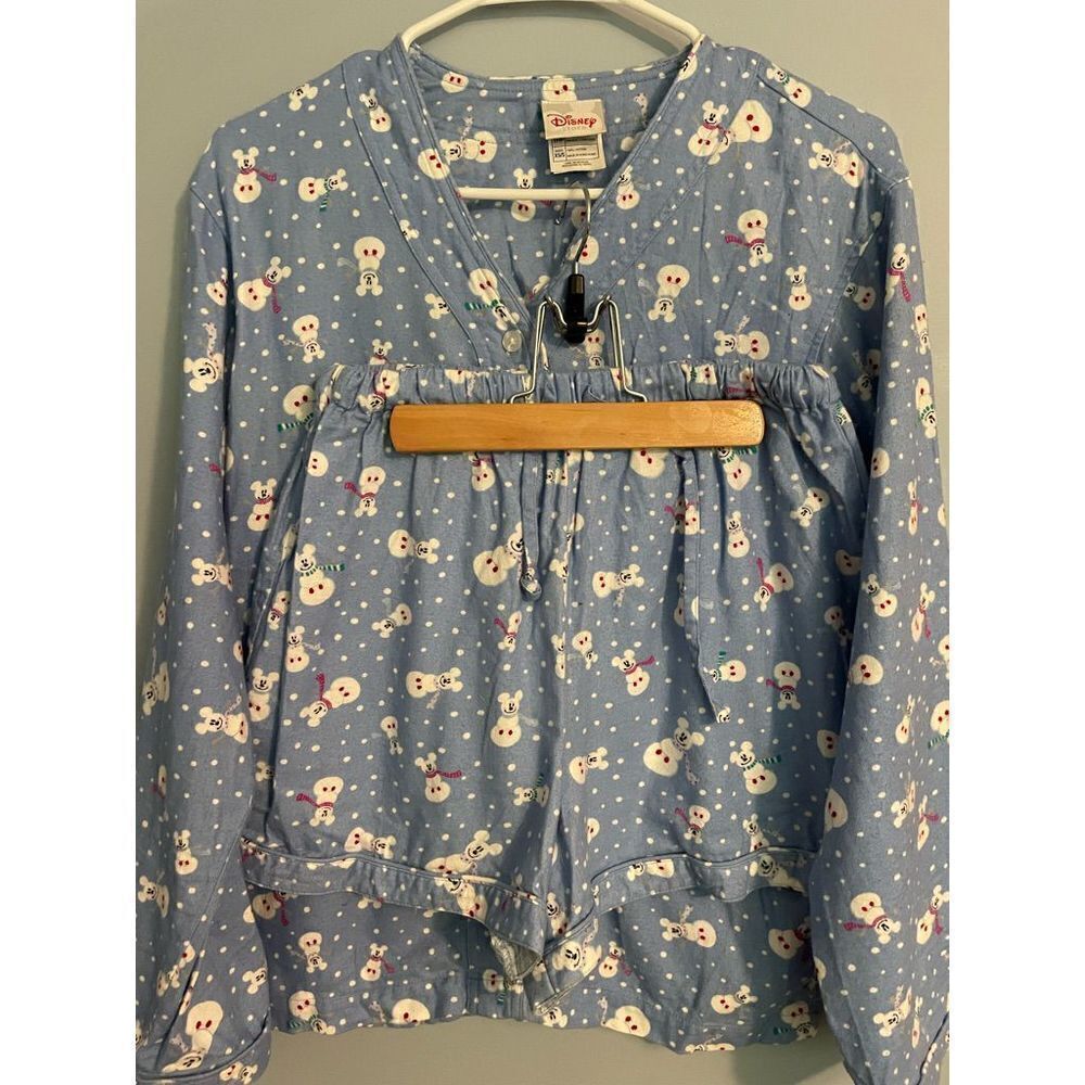 Disney Store Woman’s XS Pajama Set snowman Mickey with Shorts